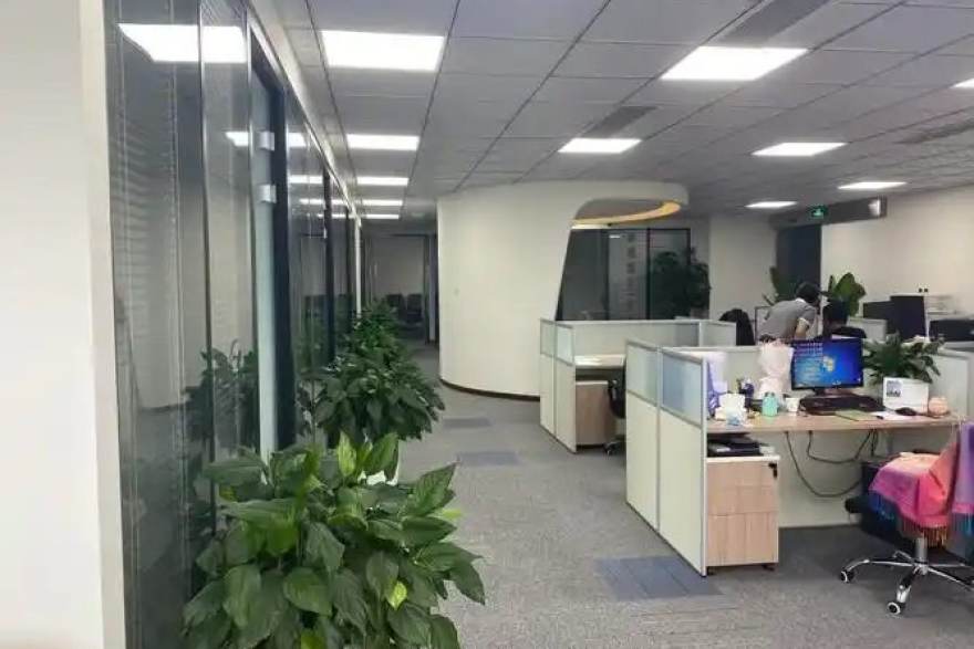低调看球 篮球联赛中期观察：挡拆体系与换防策略的攻防博弈前瞻